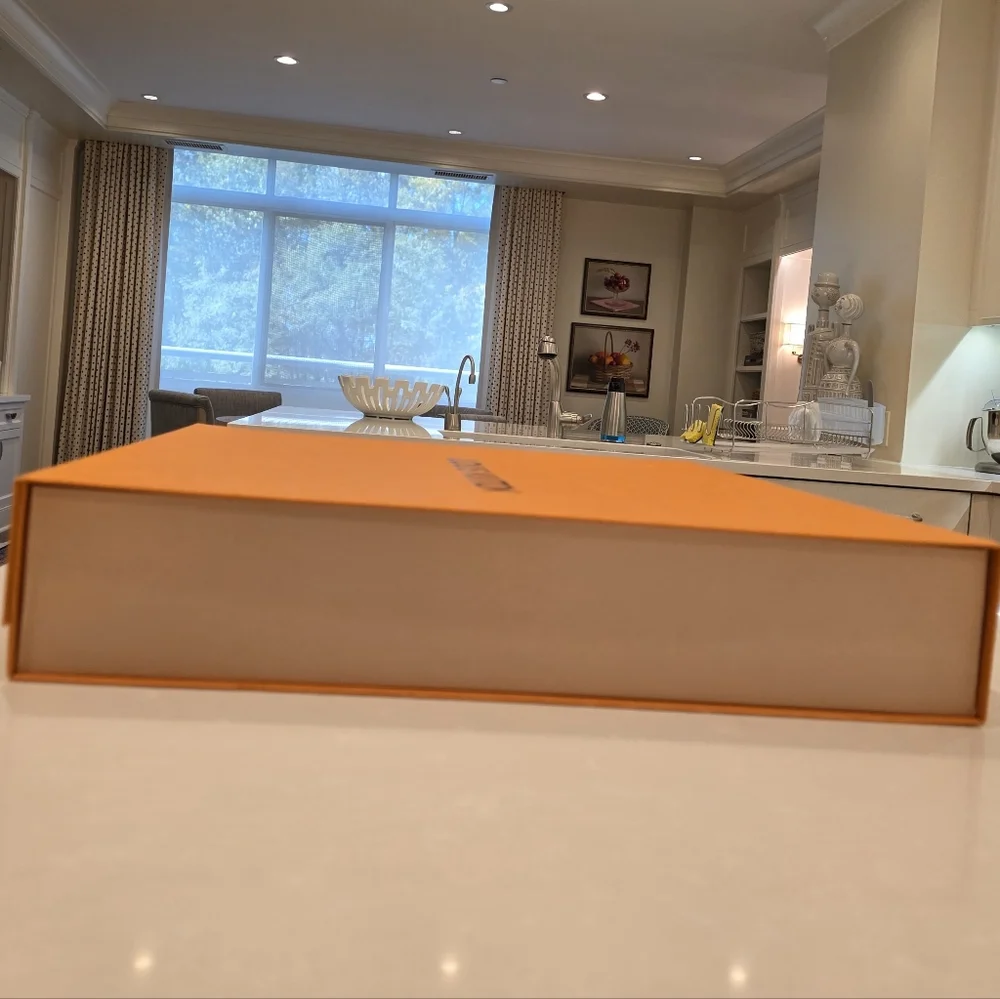 🔥Louis Vuitton Signature  Large Magnectic Closure Orange Packaging - Picture 3 of 14